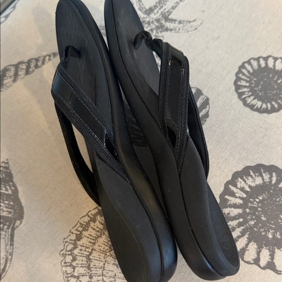 Vionic Sandals - Picture 2 of 4